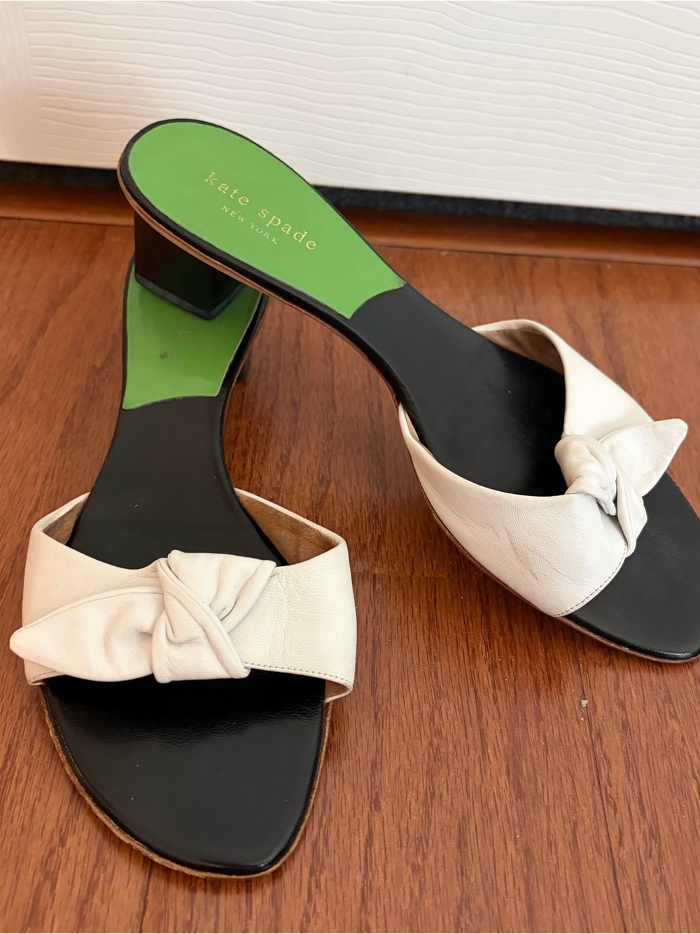 Kate Spade 8.5 white Leather Knot Slide Sandals 2” heel